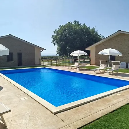 בית חווה Cavalieri צ'יוויטה קסטלנה